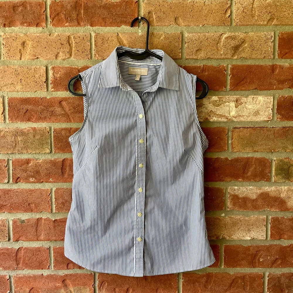 Banana Republic Size 8 Blue & White Striped Sleeveless Blouse